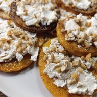 Тыква с сыром и орехами