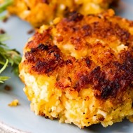 Тыквенные оладьи с луком и чесноком