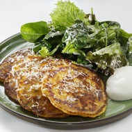 Тыквенные оладьи с пармезаном и чили