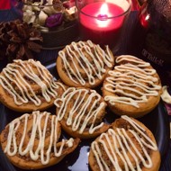 Улитки с грецкими орехами и корицей