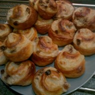 Улитки с изюмом и кремом