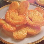 Ушки из слоеного теста