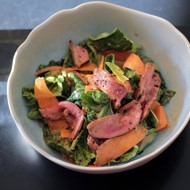 Утиная грудка со щавелем, шпинатом  и медовым айоли