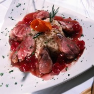 Утка с соусом из сушеной вишни, куриных потрошков и портвейна