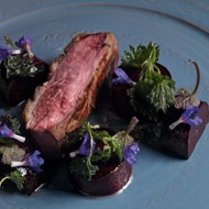 Утка со свеклой и крапивой