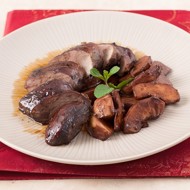 Утка в медовой карамели с яблоками