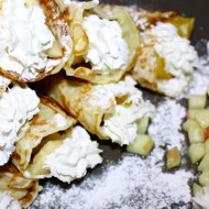 Вафельные трубочки с фруктами