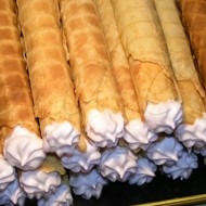 Вафельные трубочки с кремом