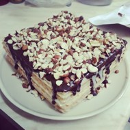 Вафельный торт с орехами и кокосом