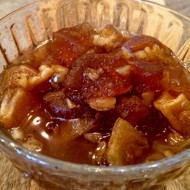 Варенье из яблок с грецкими орехами, коньяком и пряностями