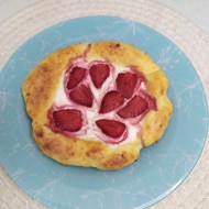 Ватрушки с клубникой