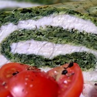 Вегетарианский рулет из шпината с творогом