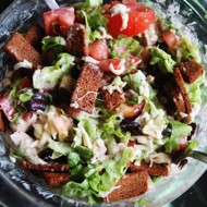 Весенний салат с куриной грудкой