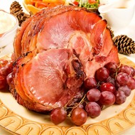 Ветчина в глазури из бурбона, патоки и орехов пекан