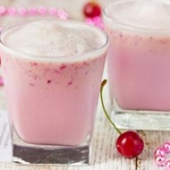 Вишневый смузи с йогуртом