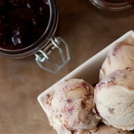 Вишневое трюфельное мороженое