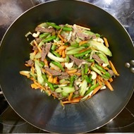 Вок с говядиной и стручковой фасолью