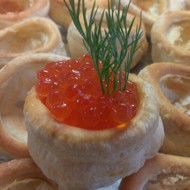 Волованы с икрой и малиновым вареньем