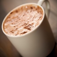 Воздушный горячий шоколад с кофе с апельсином