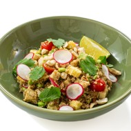 Высокобелковый постный салат с веганской курицей