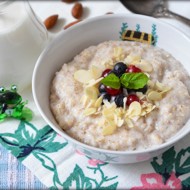 Ячневая каша на миндальном молоке