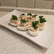 Яйца, фаршированные консервированной печенью минтая