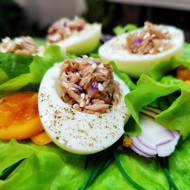 Яйца фаршированные тунцом