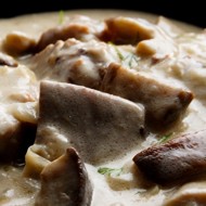 Язык в сметане в микроволновой печи