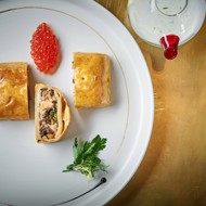 Закрытый пирог с лососем и грибами