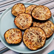 Закуска из баклажана с сыром в духовке на решетке