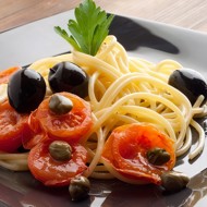 Закуска из черри, каперсов и бальзамического уксуса