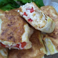 Закуска из лаваша с адыгейским сыром и болгарским перцем