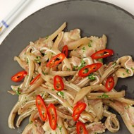 Закуска из поросячьих ушек