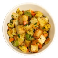 Закуска из сельдерея, моркови и крутонов