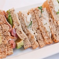 Закуска с крабами и авокадо по-тайски