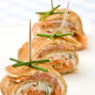 Закуска с семгой и ветчиной