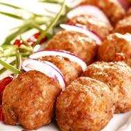 Запеченые куриные шарики в томатной пасте