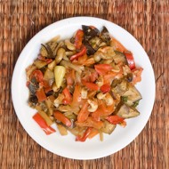 Запеченые овощи с чесноком и пармезаном