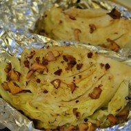 Запеченная капуста с беконом и лисичками