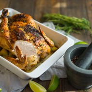 Запеченная курица с картофелем, тимьяном и лимонной цедрой