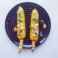 Запеченная кукуруза с мягким сыром