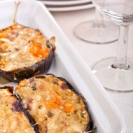 Запеченные фаршированные баклажаны с хрустящей корочкой