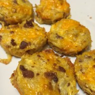 Запеченные картофельные байтсы с беконом и чеддером