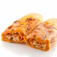 Запеченные куриные энчиладос под сыром