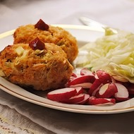 Запеченные куриные котлеты с овощами