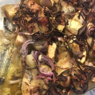 Запеченные в духовке куриные ножки с яблоками