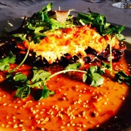 Запеченный баклажан с крабом и устричным соусом