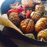 Запеченный картофель в крупной соли