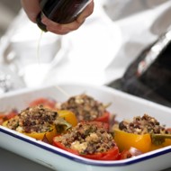 Запеченный перец с кускусом и фетой на подложке из запеченных овощей