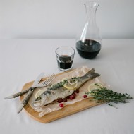 Запеченный в фольге сибас